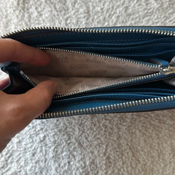 Michael Kors Wallet - Picture 4 of 6